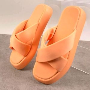 Slides (wide feet friendly)